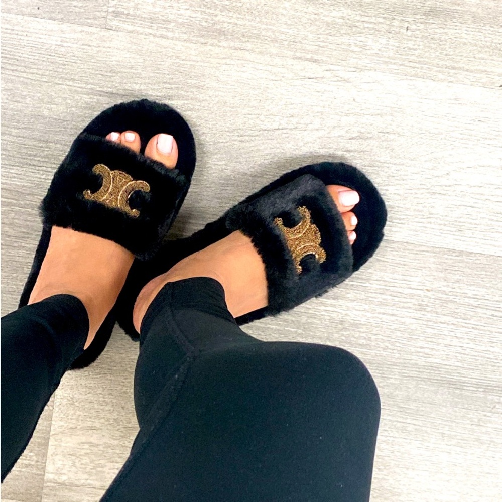 Faux fur slipper